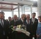 Koronavirüs sonrası çiçeklerle karşılandı
