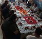 Türk bayrağı üzerinde yemek yenilmesine sert tepki