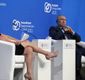 Rusya'da gündem bacaklarını Putin'e uzatan ABD'li sunucu