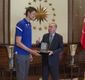 Tibor Pleiss'ın boyu Cumhurbaşkanı Erdoğan'ı şaşırttı