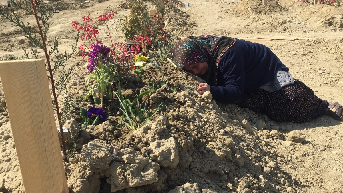 Hatay Da Depremde Ailesini Kaybeden Annenin Feryad Y Rek Yakt