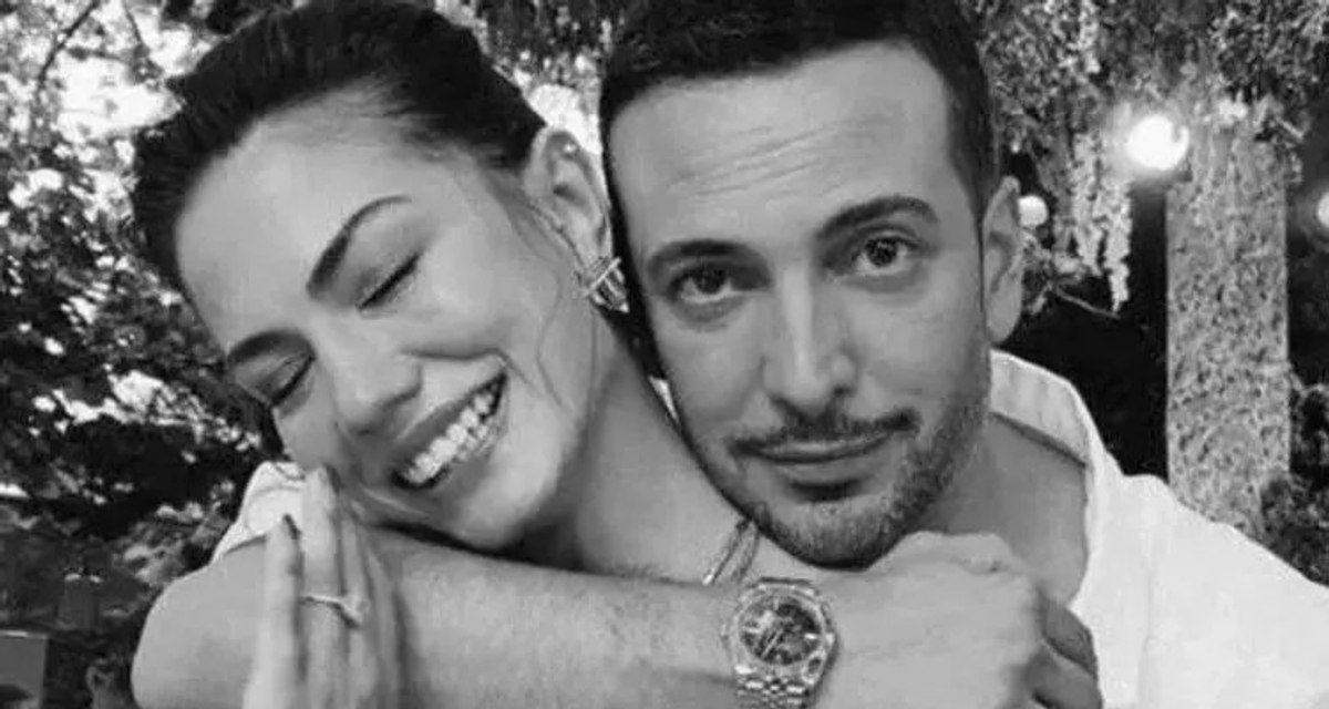 Demet Zdemir Ve O Uzhan Ko Tan Murat Boz A Anlaml Hediye