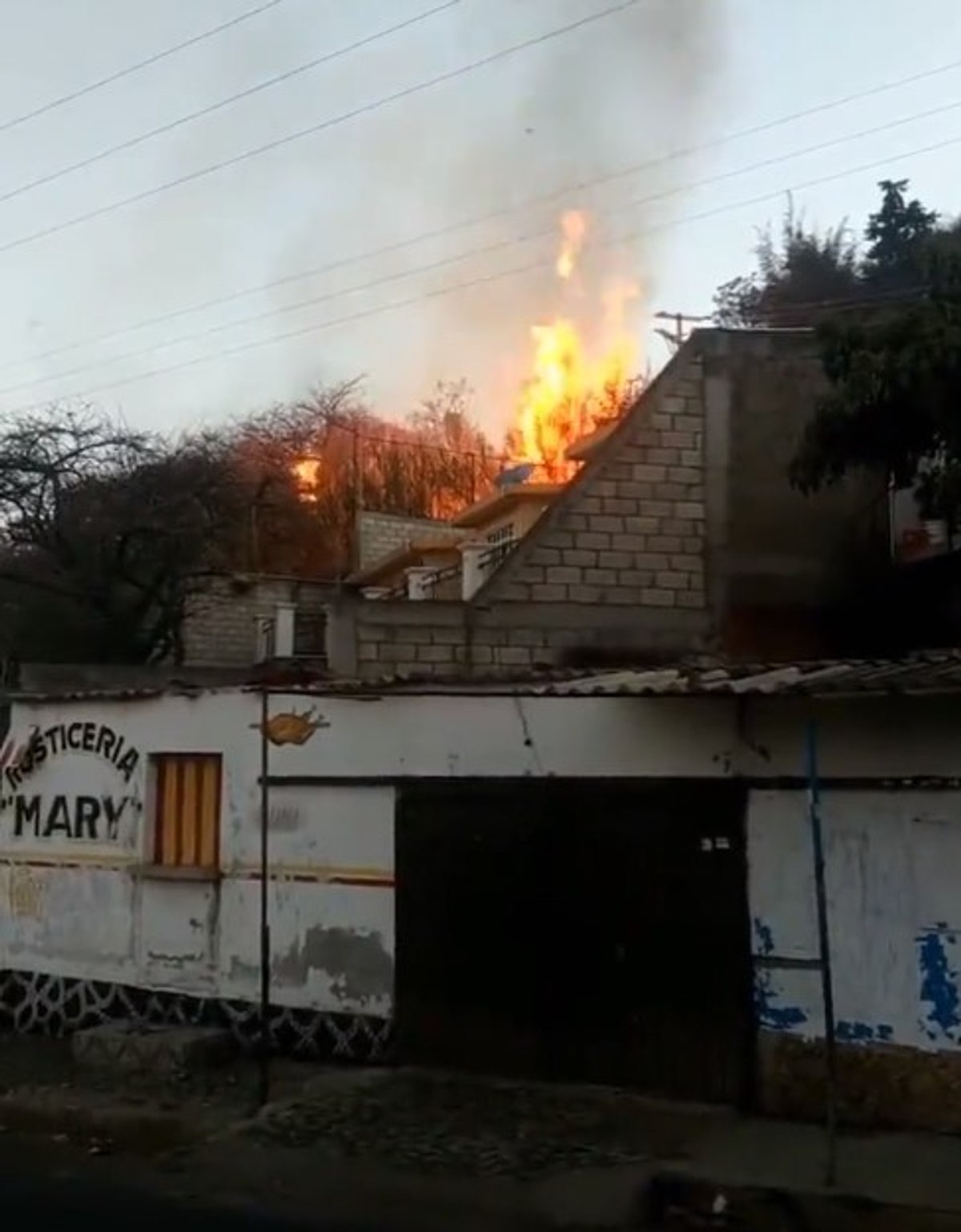 Meksikada kaçak havai fişek üretilen evde patlama