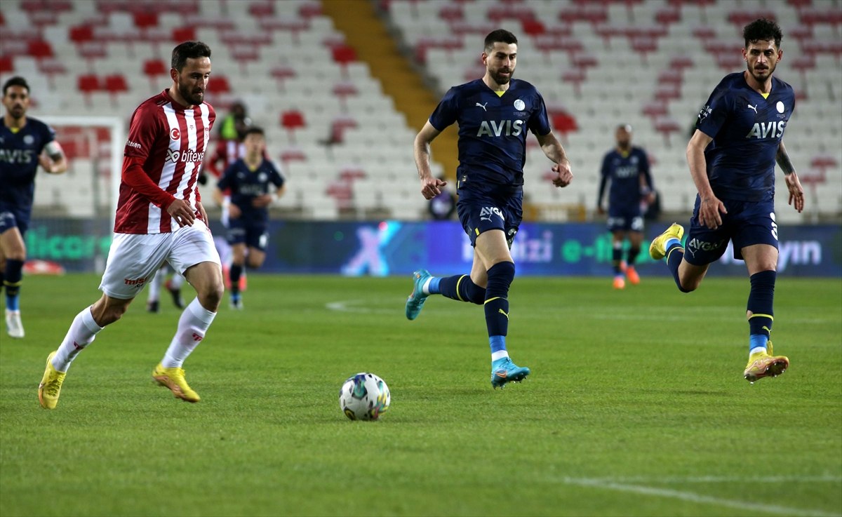 Fenerbah E Sivasspor Deplasman Nda Kazand