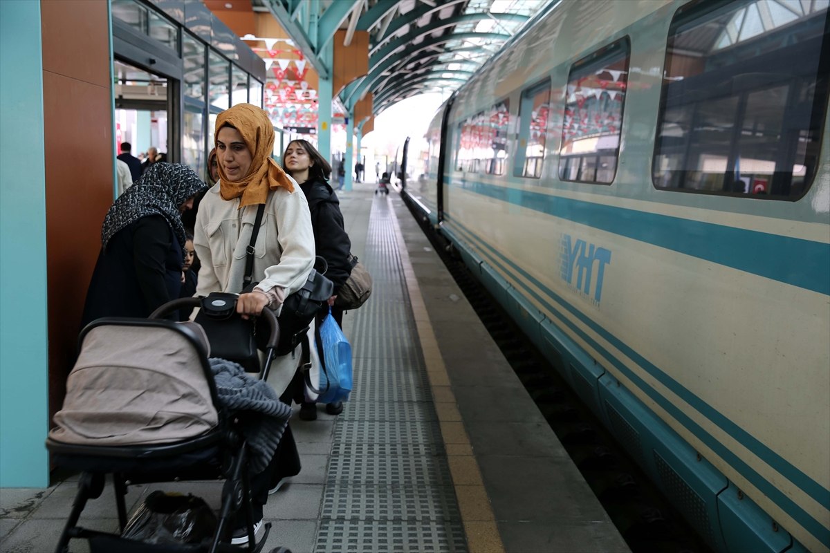 Yeni A Lan Ankara Sivas H Zl Tren Hatt Ndaki Cretsiz Biletler T Kendi