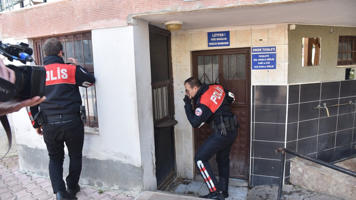 Antalya Da Cinayet Phelisi Cami Tuvaletinde Yakaland