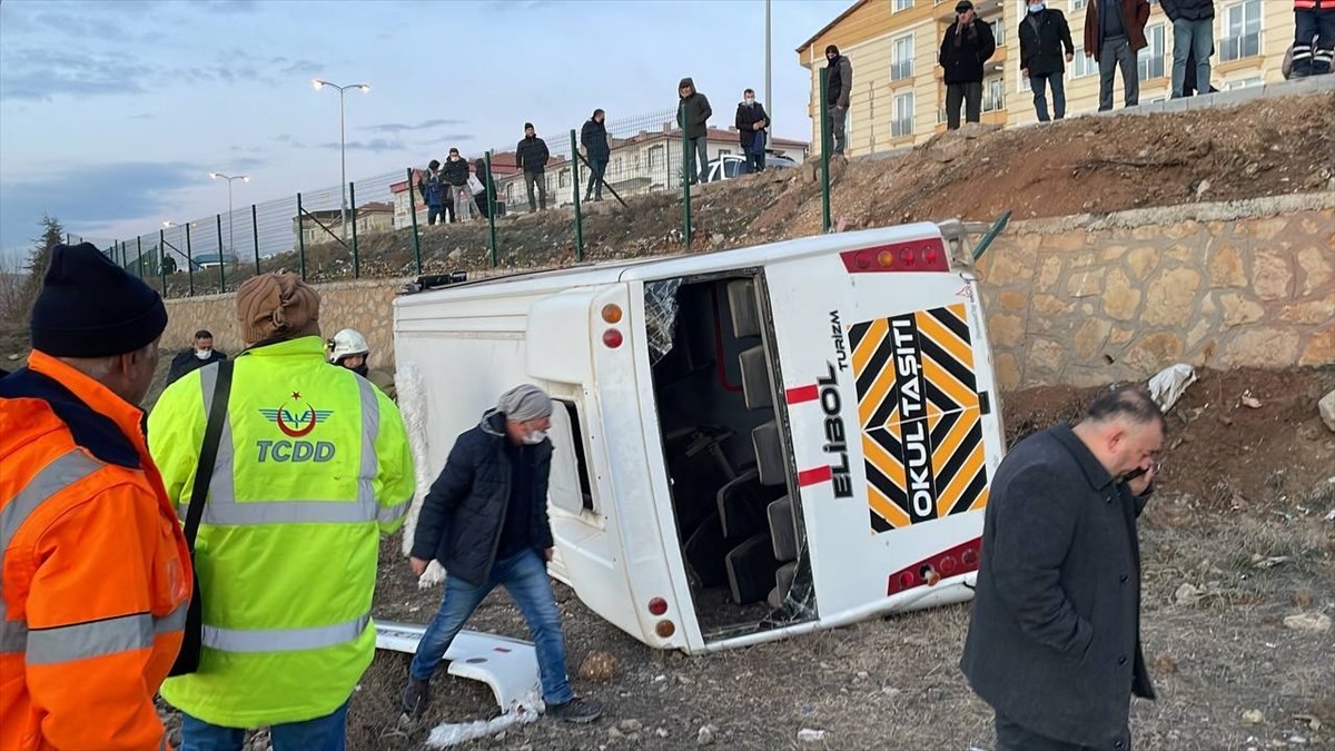 Kırıkkale de feci kaza 15 yaralı