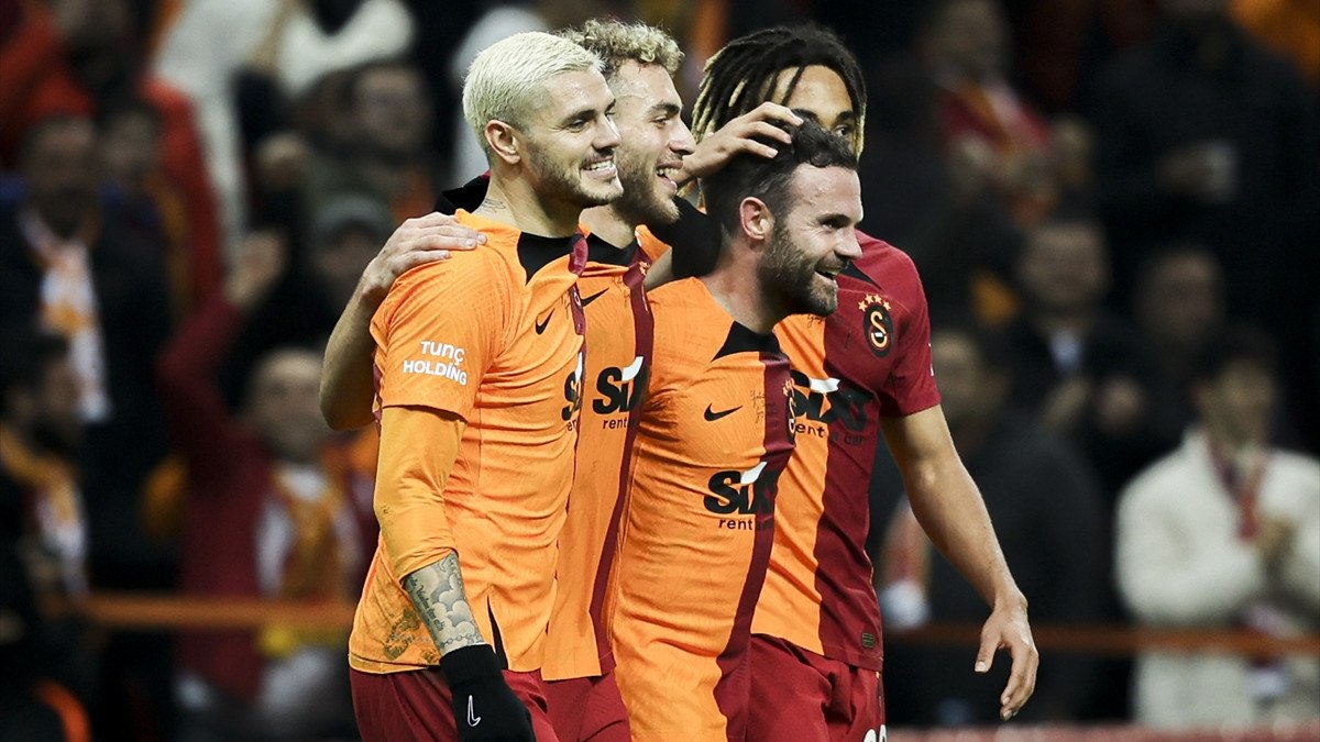 Galatasaray Hem Gol Yemiyor Hem Yenilmiyor