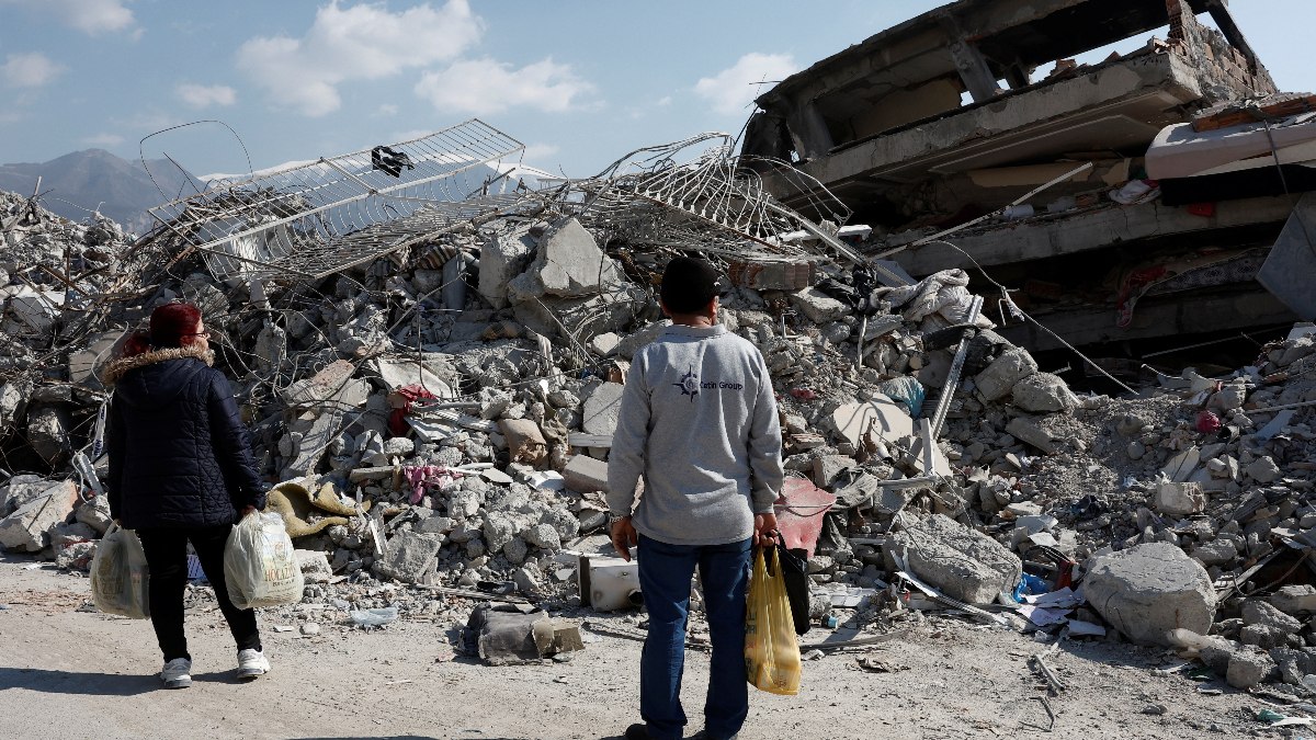 Deprem bölgesinde hasar tespiti yapılıyor