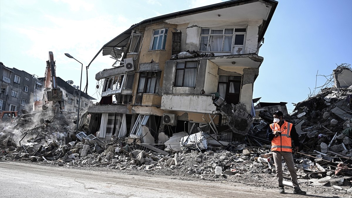 Defne Belediye Başkanı İbrahim Güzel Depremden etkilenmeyen bina kalmadı