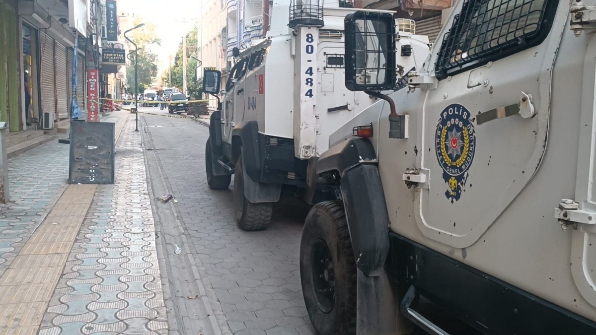 Mardin de husumetli aileler arasında silahlı kavga 2 si ağır 6 yaralı