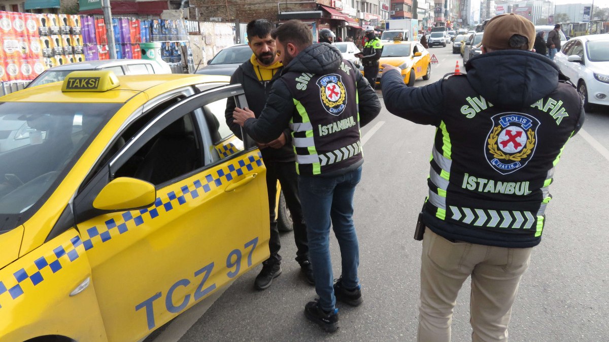 Stanbul Da Denetime Tak Lan Taksici Isyan Etti En Kolay Cezay Bize