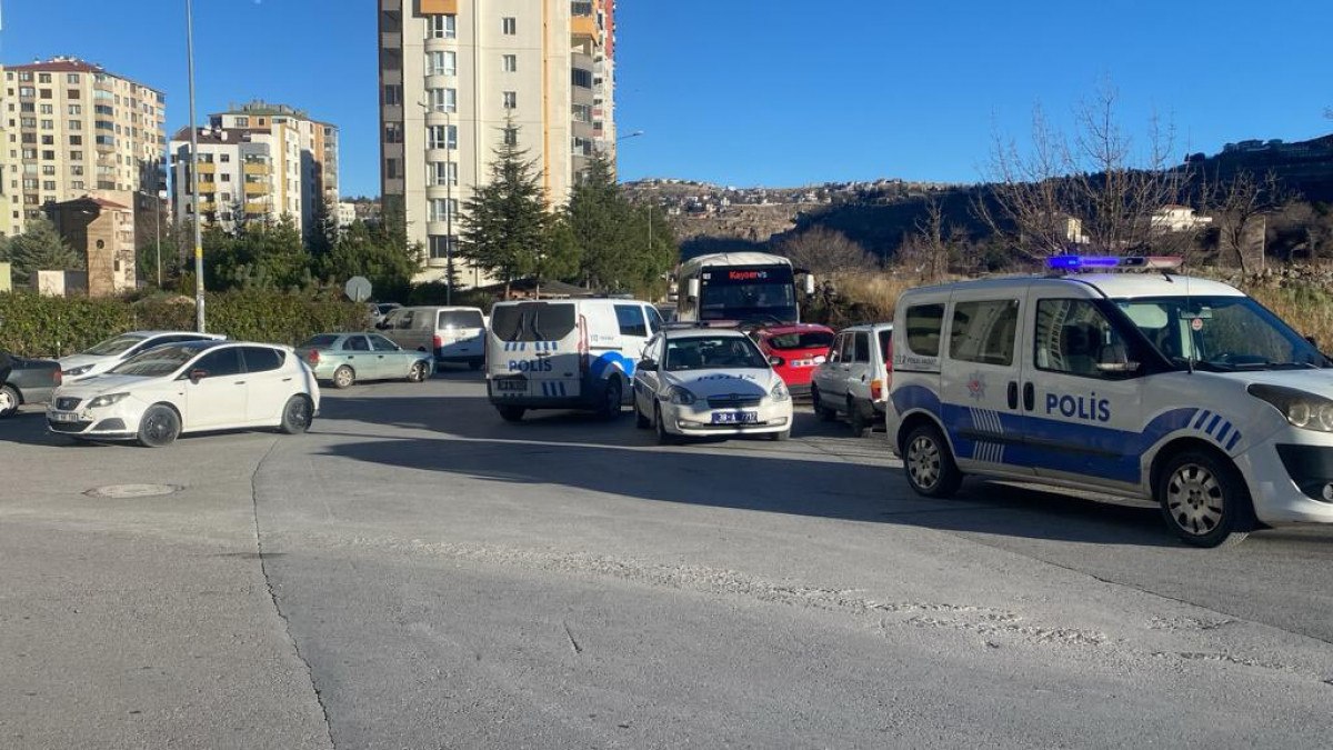 Kayseri de trafikte karşılaştığı husumetlisini vurdu