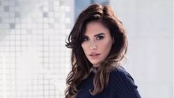 Yargı'nın Savcı Derya'sı Bez Bebek'in Merve'si... Şükran Ovalı minicik elbisesiyle ezber bozdu!