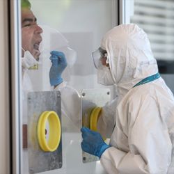 Antalya Havalimanı'na koronavirüs laboratuvarı açıldı