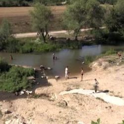 Kırklareli'nde serinlemek isteyen çocuklar dereye koştu