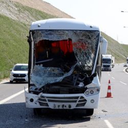 Kocaeli'de işçi servisi ile kamyon çarpıştı: 13 yaralı