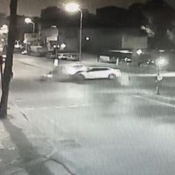 Ümraniye'de polisten kaçan araç taksiye çarptı