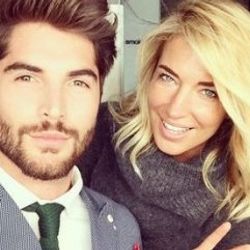 Yakışıklı model Burcu Esmersoy'u heyecanlandırdı