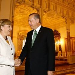 100 Türk akademisyen Türkiye'yi Merkel'e şikayet etti
