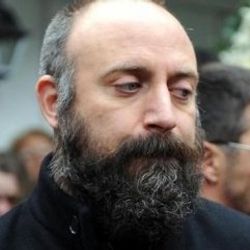 Trafikte Halit Ergenç'e saldırdılar
