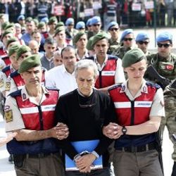 Adalet Bakanı Gül'den çatı davası kararlarına ilk yorum