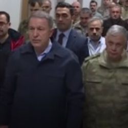Bakan Akar'dan yaralı askerlere ziyaret
