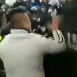 Vuhan'dan çıkmak isteyen Çinliler, polisle çatıştı
