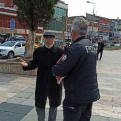 Düzce'de sokağa çıkan 82 yaşındaki dede polisle tartıştı