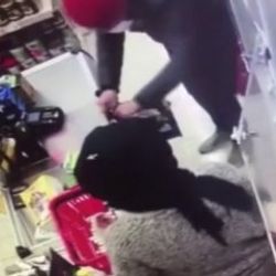Maskeyle market soyan hırsız kamerada