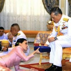 Tayland Kralı, haremiyle karantinada