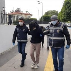 Yaşlı kadını dolandıran iki kardeş tutuklandı