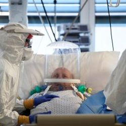 Koronavirüs sigara içenleri 2 kat daha fazla etkiliyor