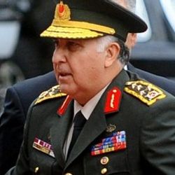 Necdet Özel TSK'yı karalıyor deyip mahkemeye gitti