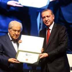 Necip Fazıl Ödülleri'nde Erdoğan'dan anlamlı hareket