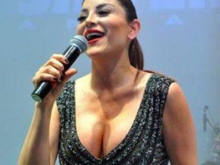 Aşkın Nur Yengi kimdir