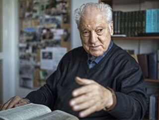 Nuri Pakdil kimdir