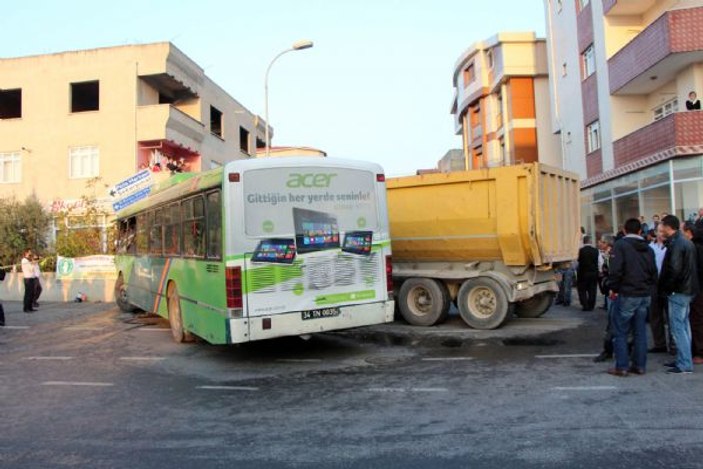 Kamyonun Ett Otob S Ne Arpma An Kamerada Izle