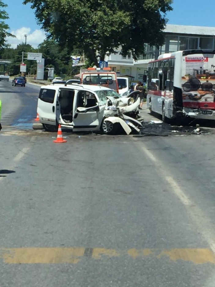 Samsun da hafif ticari araç otobüse arkadan çarptı 2 ölü 3 yaralı