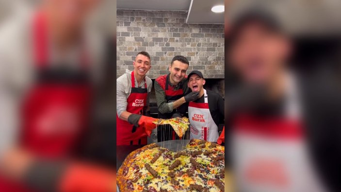 Czn Burak Muslera ve Lucas Torreira ile pizza yaptı