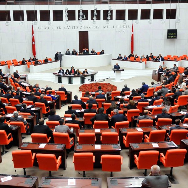 AK Parti'den muhalefete 'barolar düzenlemesi' ziyareti