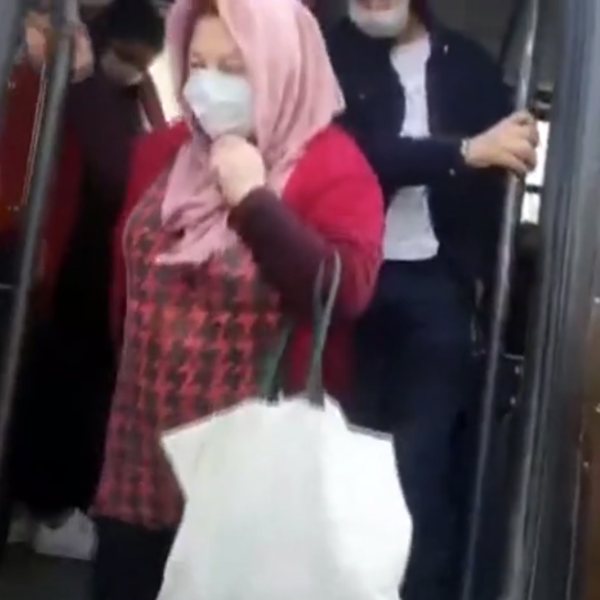 İstanbul'da sosyal mesafeyi ihlal eden minibüs sürücüsüne ceza