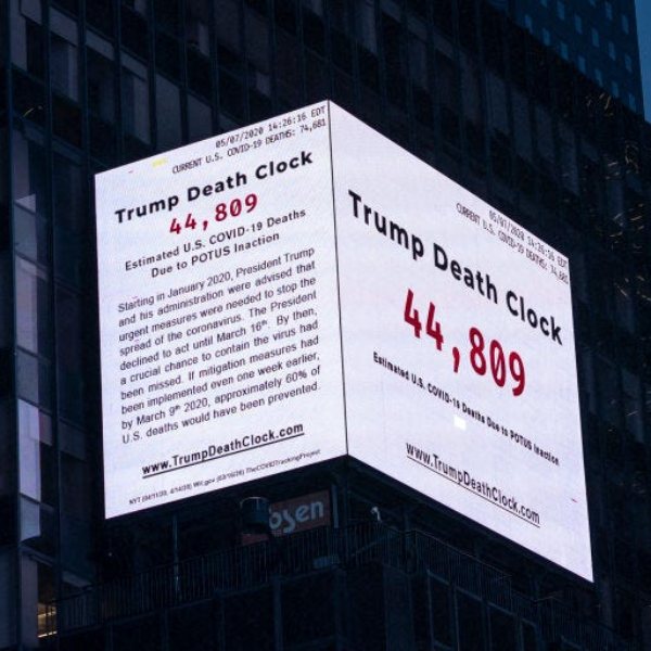 New York'ta Trump Ölüm Saati panosu asıldı