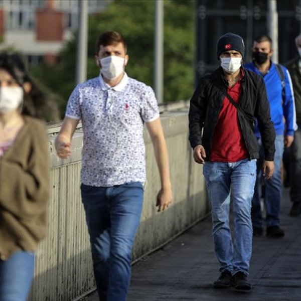 Manisa'da maske takmayan 109 kişi ceza yedi