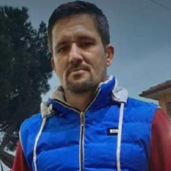 Manisa'da uçurtmayı kurtarmaya çalışırken canından oldu