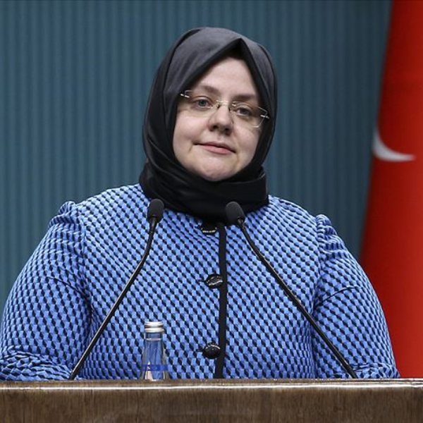 Bakan Selçuk'tan Berna Laçin'e kreş yanıtı