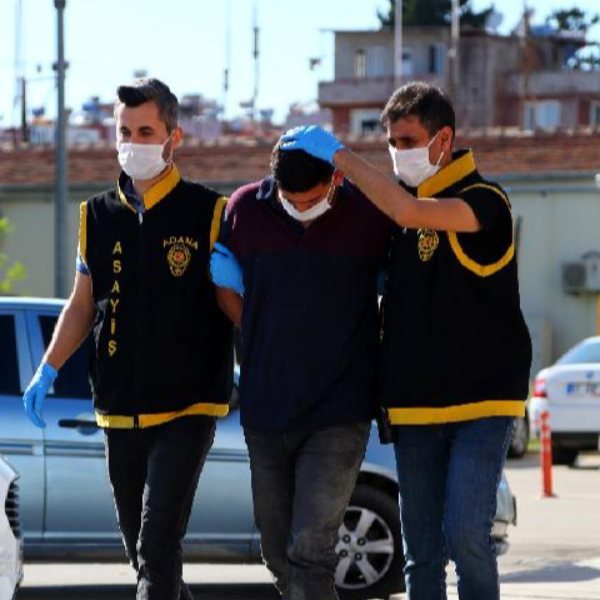 Adana'da otostop çektikleri otomobili çaldılar
