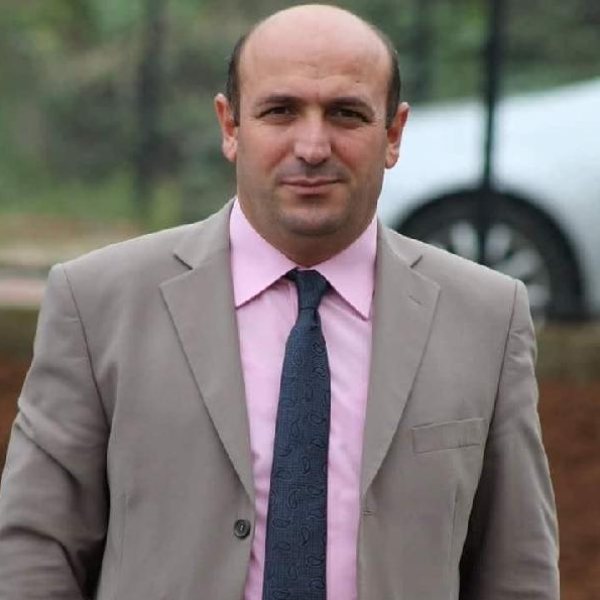 Trabzon'da yılanın ısırdığı müdür yardımcısı öldü