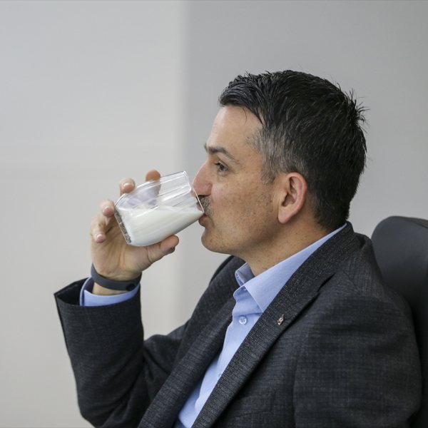 Pakdemirli: Çin'e süt ihracatının kapıları açıldı