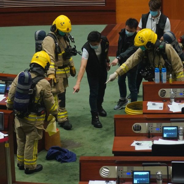 Hong Kong meclisinde Çin Milli Marşı gerginliği